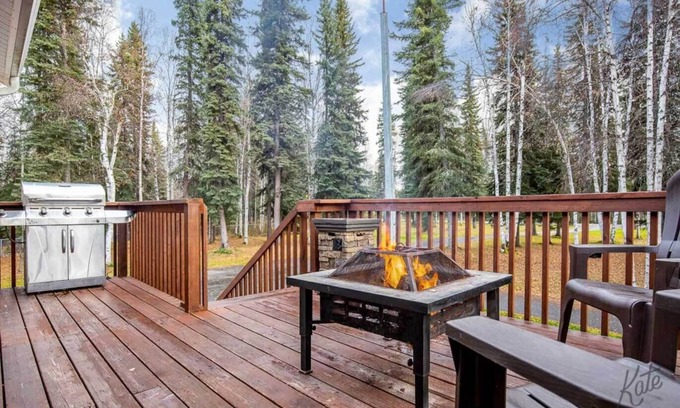 Badger House | Peaceful Nature Escape w/Deck in North Pole!