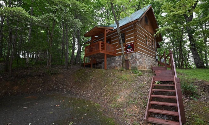 Cosby Cabin | Peaceful Pines -Simple and authentic log cabin