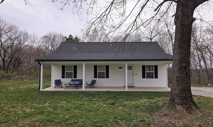 Cave City House | Peaceful private 3 BR new home near Mammoth Cave.