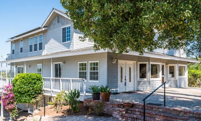 Vista House | Peaceful Private Villa with Beautiful Sunset Views!