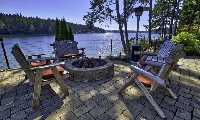Longbranch House | Peaceful & Relaxing Waterfront Retreat on a Deepwater Cove with Wildlife Viewing