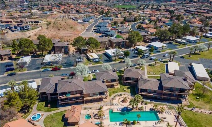 St. George Condo | Peaceful Resort Getaway - 2 pools!
