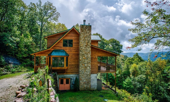 Altamont House | Peaceful View- 3 bed 3 bath home near Jonas Ridge. Pet friendly, mountain view, and a fire pit