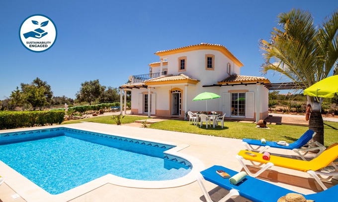 Monte Raposo Villa | Peaceful villa w/heatable pool, Armação