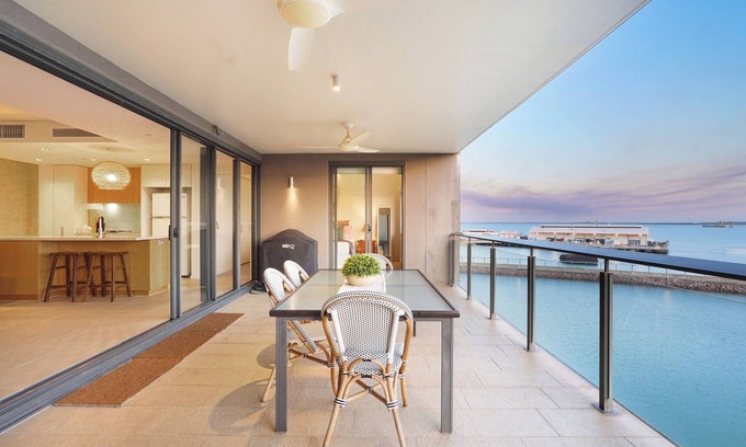 Darwin City Centre Apartment | Peaceful Waterfront Harbour Views: BBQ+Restaurants