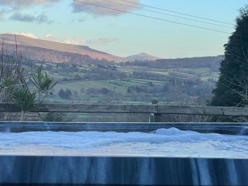 Talybont-on-Usk House | Peacock Cottage, Coity Bach