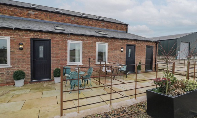 Hellidon Cottage | PEAR BARN, family friendly, with a garden in Catesby