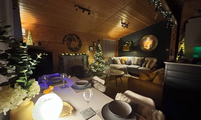 New Forest District Cabin | Pebble Lodge Boutique Retreat Shorefields Country Park Milford on Sea New Forest