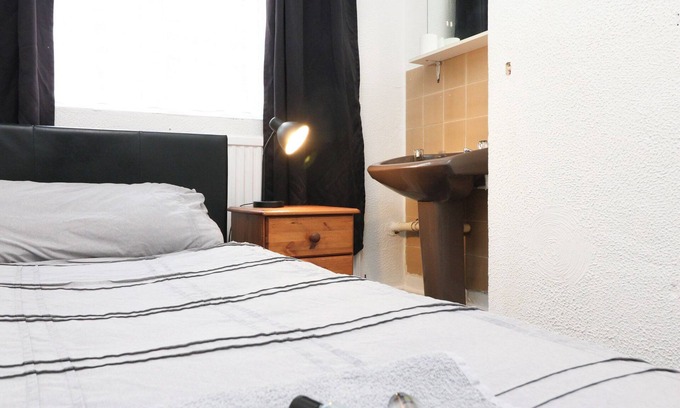 Southampton House | Pebbles Guest House room 16