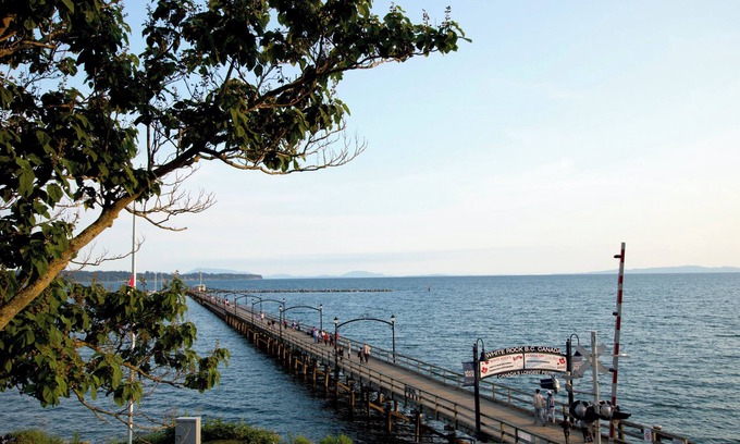 Douglas Apartment | Pebbly Peak: Charming Retreat, Steps from White Rock! Pet Friendly!