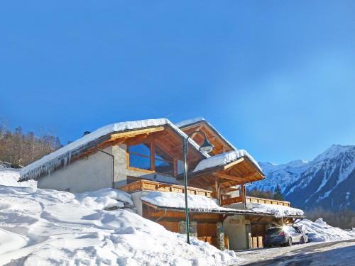 Peisey-Nancroix Ski Chalet | Peisey Chalet with Balcony Views