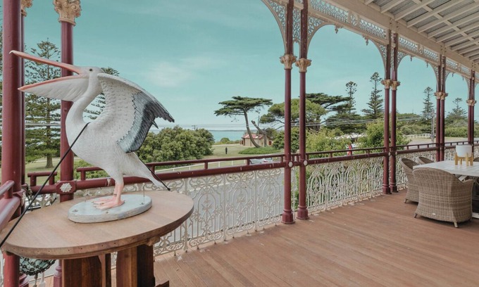 Queenscliff Apartment | Pelicans at the Ozone