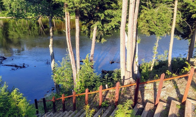 Thornton Cabin | Pemi Riverfront Log Cabin, Perfect for Families, Sleeps 15