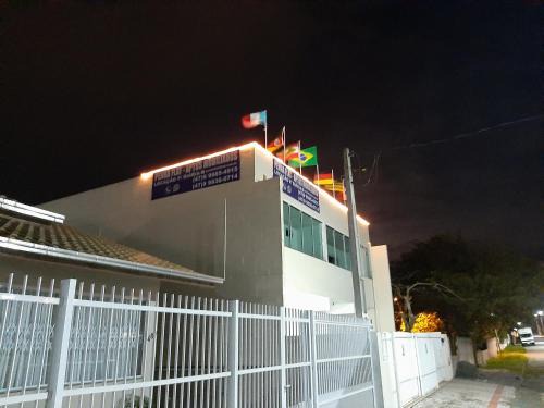 Praia da Armacao do Itapocoroi Hotel | PENHAFLAT, STUDIO COMPLÉTO, C GARAGEM , A 700 m do parque e 120 m da praia