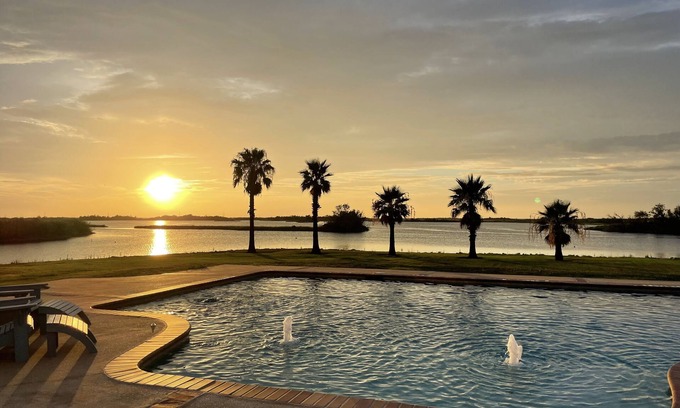 Hackberry House | Peninsula Point- Hackberry's Paradise- Secluded home on 12 Acres