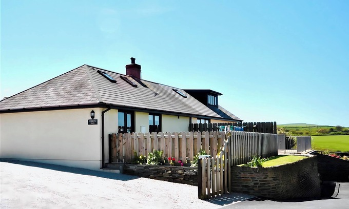 Saint Gennys Cottage | PENKENNA, pet friendly, with a garden in Crackington Haven