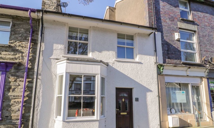 Bala Cottage | PENLLYN HOUSE, pet friendly, character holiday cottage in Bala