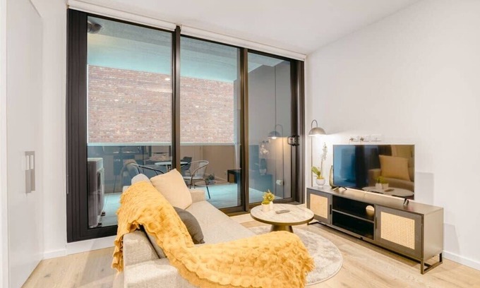 Moonee Ponds Apartment | Penny Lane - 2BR Apt in the Heart of Moonee Ponds