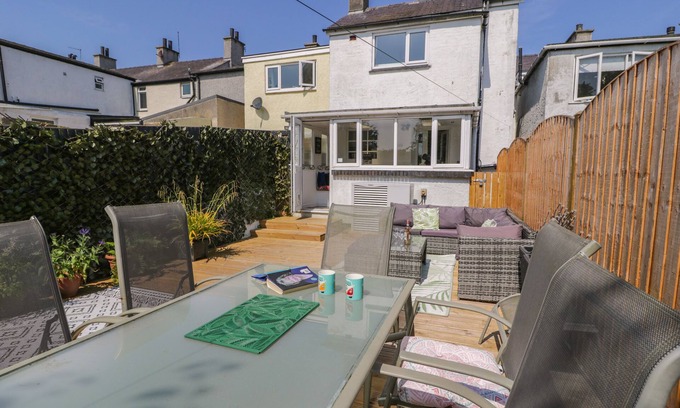 Cemaes Bay Cottage | PENRALLT, pet friendly, character holiday cottage in Cemaes Bay