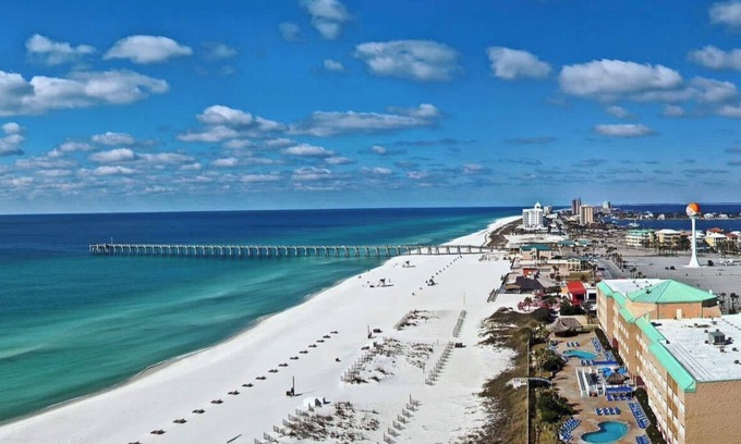 Warrington House | Pensacola Cottage w fenced yard - close to NAS & Blue Angels + EV super charger