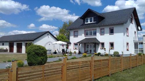Morsdorf Bed & Breakfast | Pension Kölzer