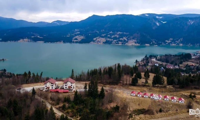 Bistrita Bargaului House | Pensiunea Farmecul Naturii și căsuțe individuale de închiriat Colibița