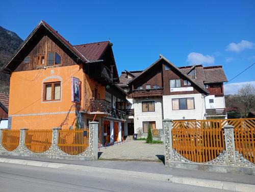 Zarnesti House | Pensiunea Irina 1 si 2