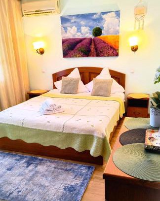 Douazeci si Trei August Hotel | Pensiunea Roșu Litoral