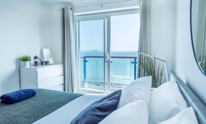 Chysauster Apartment | Penthouse with front row sea views