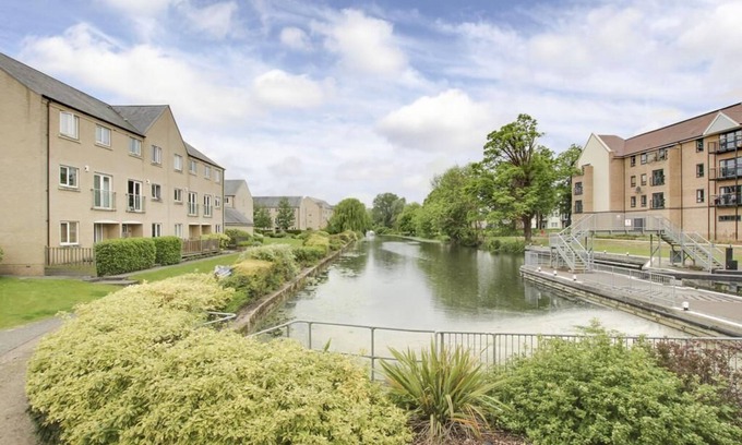 St Neots Apartment | Penthouse Apartment - Skipper Way, Little Paxton