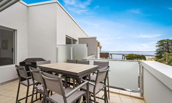 San Remo House | Penthouse Bridgeview San Remo