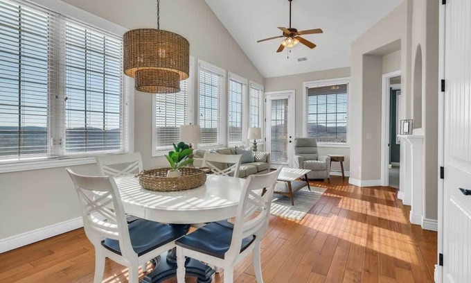 Indian Point Condo | Penthouse Condo minutes from Silver Dollar City!