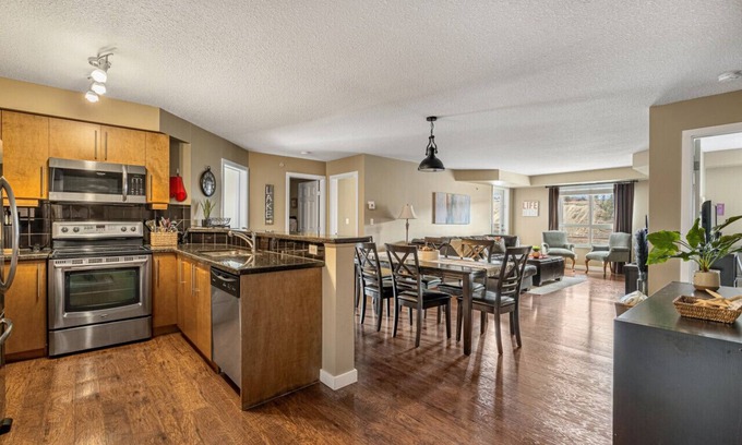 East Kootenay Apartment | Penthouse Corner | Pool | Hot Tub | Top Floor