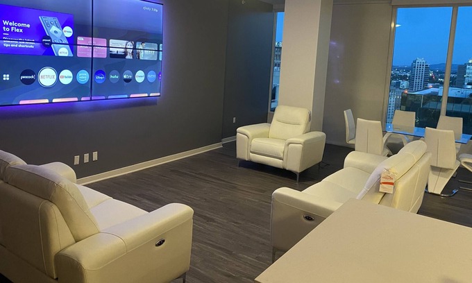Downtown San Jose Apartment | Penthouse Downtown San Jose 5 min to Airport