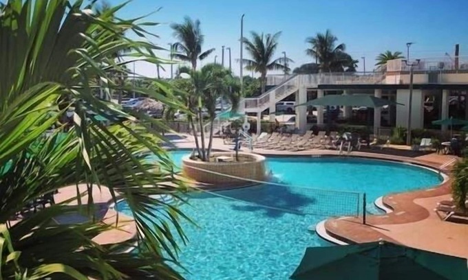 Cocoa Beach Resort | PENTHOUSE : OCEAN FRONT - DOUBLE BALCONY