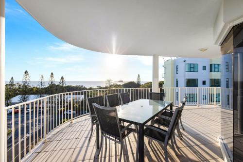 Mudjimba Apartment | Penthouse - Private Rooftop Spa