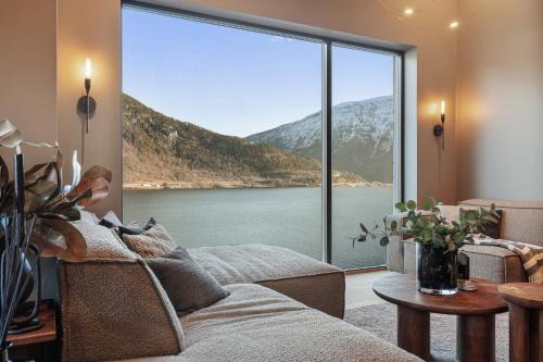 Sogndal Apartment | Penthouse with fjord view and parking