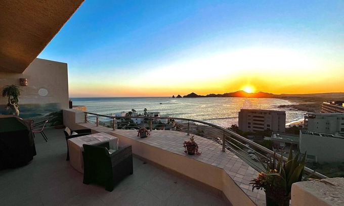 Ampliacion Juarez Condo | Penthouse with Million Dollar Los Cabos Arch Views.