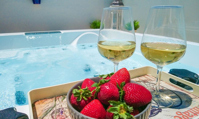 Old Town Apartment | Penthouse with tropical spa terrace above roman theatre