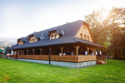 Reka House | Penzion a restaurace Grunt