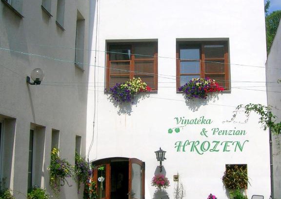 Kromeriz House | Penzion a Vinoteka Hrozen