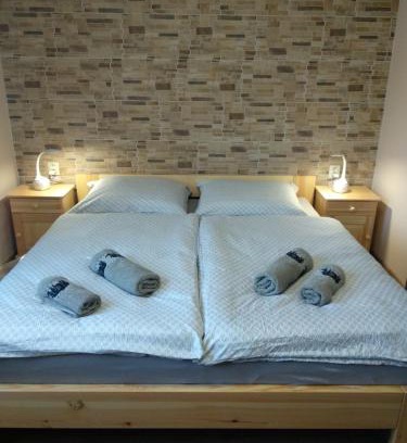 Loket House | Penzion U Splavu