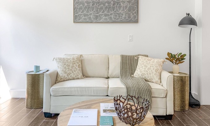 Langley Apartment | Perch - Baker's Acres: Tranquil Studio on View Property