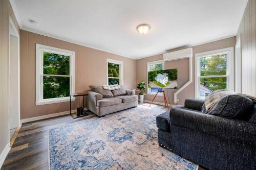 Southern Coast Apartment | Perfect 2BD location in Saco with Free Parking