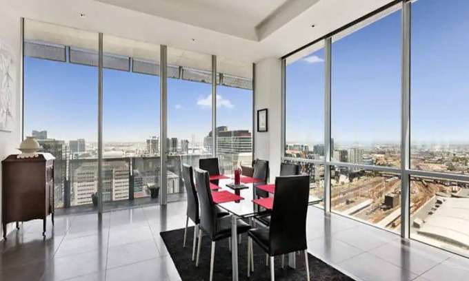 Melbourne Central Business District Apartment | Perfect 4-bed Penthouse w/Parking, Pool and Gym