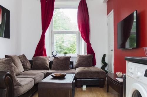 Marchmont Apartment | Perfect City Stay by the Meadows