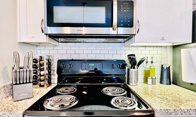 Mile Square Apartment | Perfect Downtown Location For Events And Sports