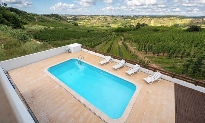 Caldas da Rainha Villa | Perfect Family Holiday Retreat – Villa with Capacity for 16 Guests