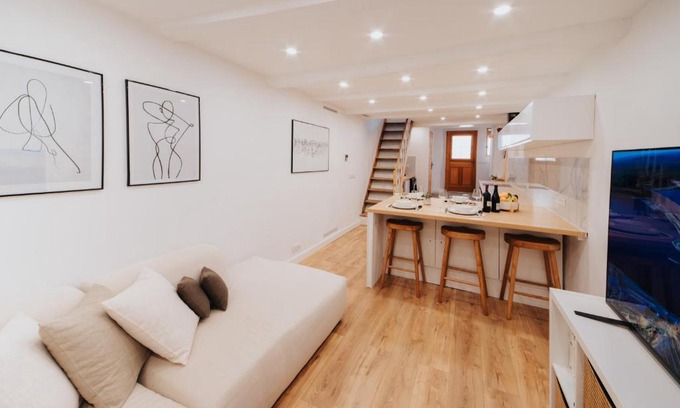 Antibes Old Town Apartment | Perfect family-oriented and renovated townhouse in the old Antibes