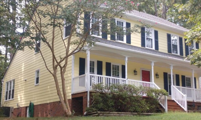 Midlothian House | Perfect for Extended Stays! Fenced Yard, Pets Welcome!